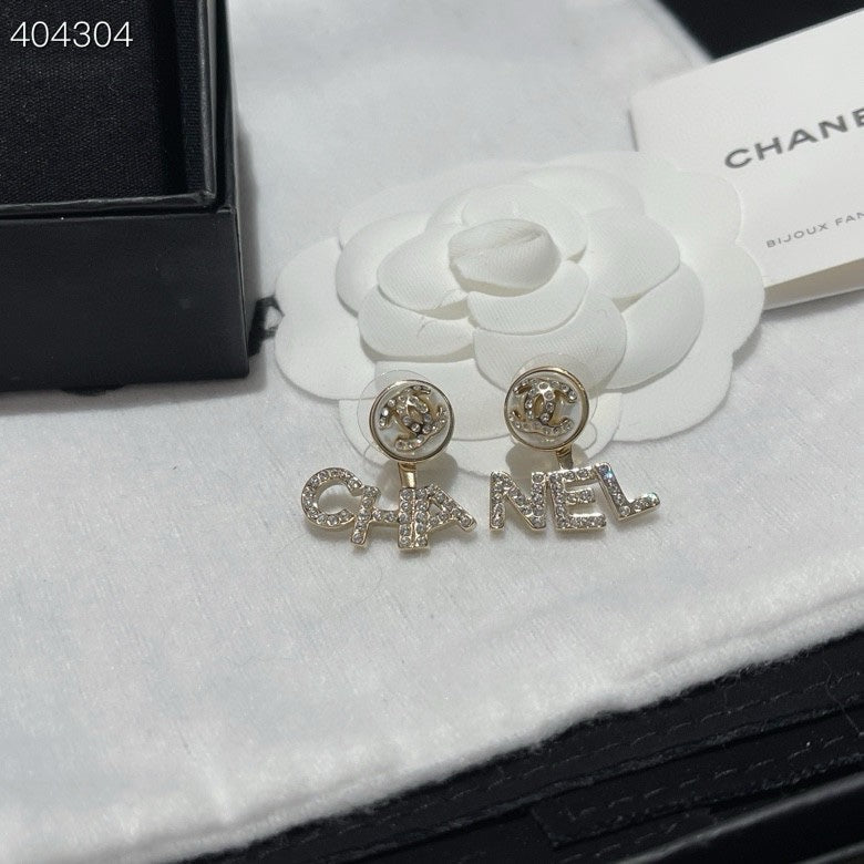 LETTERS CRYSTALS EARRINGS IN METAL GOLD WITH PEARLS
